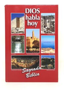 Portada de la Sagrada Biblia Dios Habla Hoy, edición católica con deuterocanónicos, en tapa dura.​