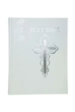 Portada de la Catholic Wedding Bible en piel blanca con bordes plateados.​