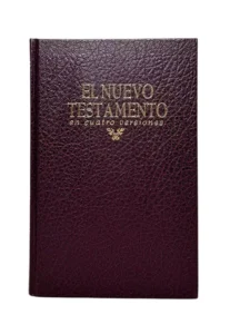 Portada de El Nuevo Testamento en Cuatro Versiones con columnas paralelas de Reina-Valera 1960, Dios Habla Hoy, La Biblia de las Américas y Nueva Versión Internacional.