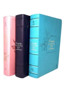 Portada de la Everyday Devotional Bible for Women en encuadernación floral, edición NLT.​